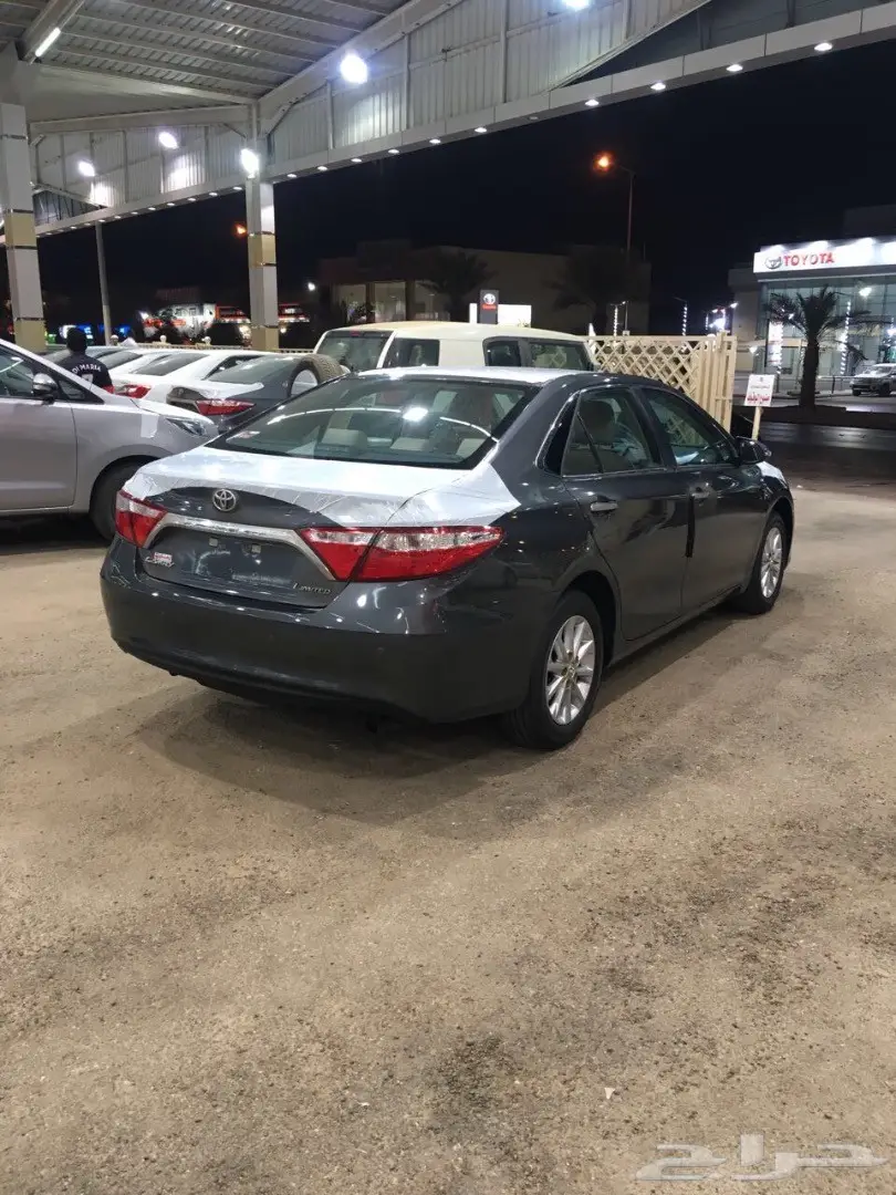 تويوتا كامري ليميتدد موديل 2017 ملون  (image 4)