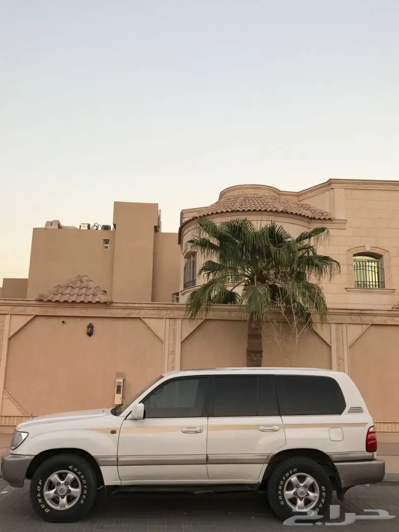 لاندكروزر VXR 8 - قير عادي نظيف (image 4)