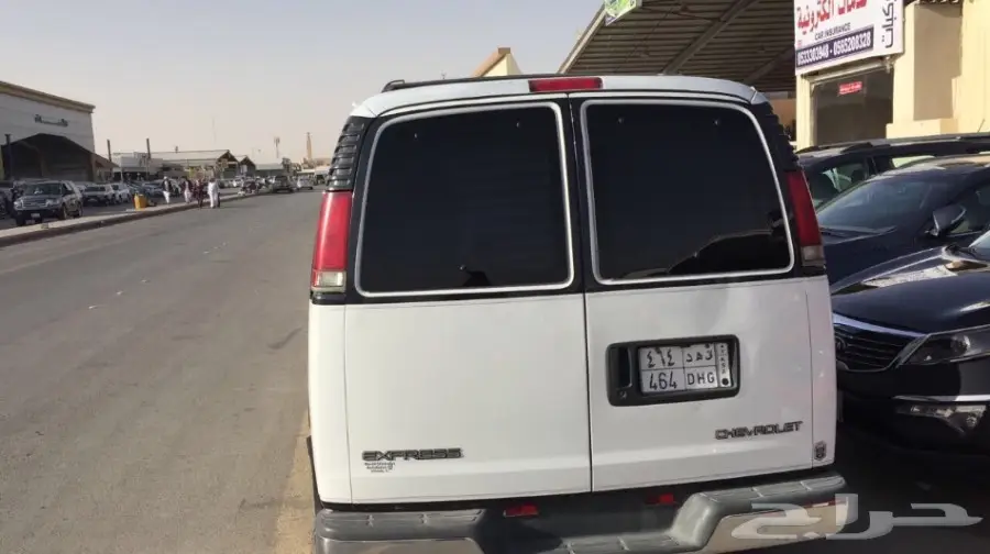 البيع فان مخزن نظيف جدا موديل 2000 (image 1)