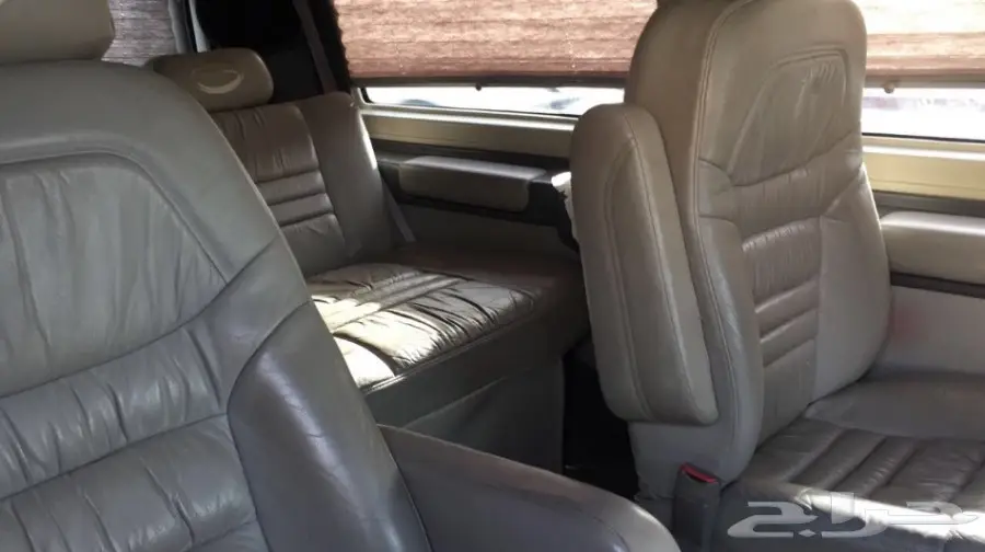 البيع فان مخزن نظيف جدا موديل 2000 (image 3)