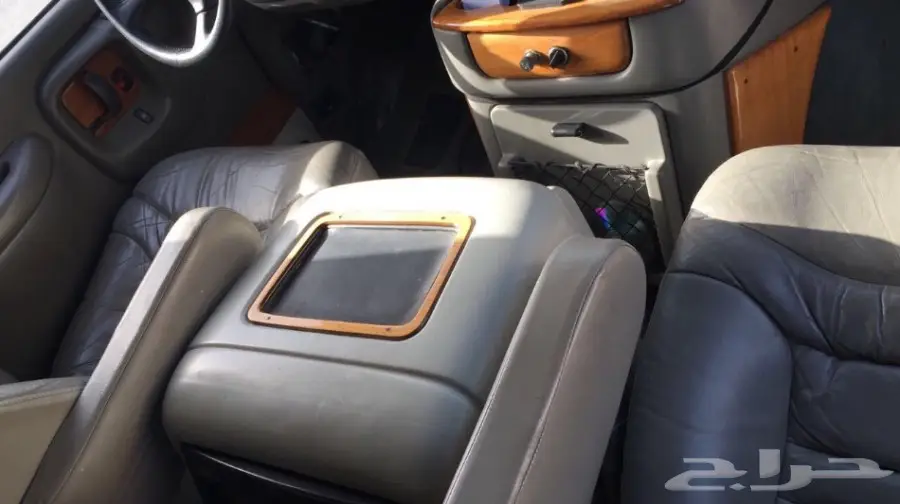 البيع فان مخزن نظيف جدا موديل 2000 (image 5)