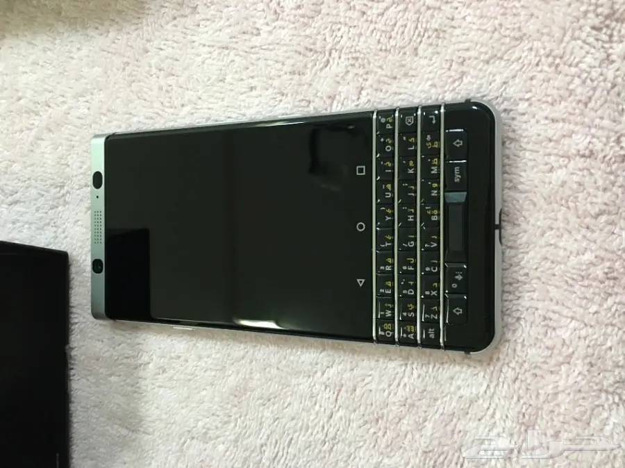 للبيع جوال بلاك بيري Key one (image 2)