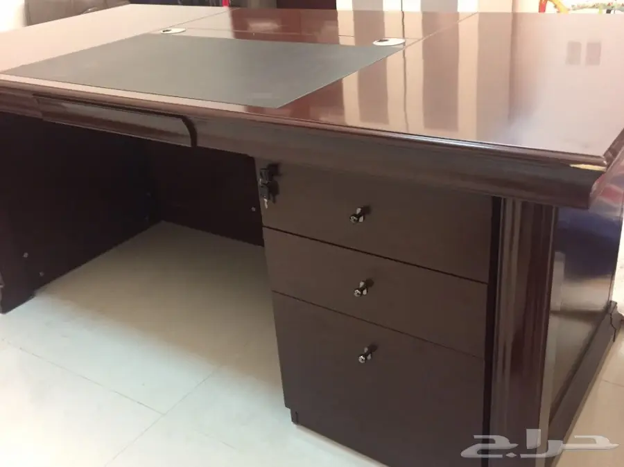 مكتب من قطعتين للبيع بحالة ممتازة (image 1)