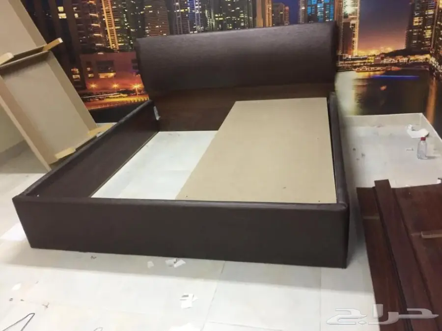 سرير شبه جديد للبيع (200X200)