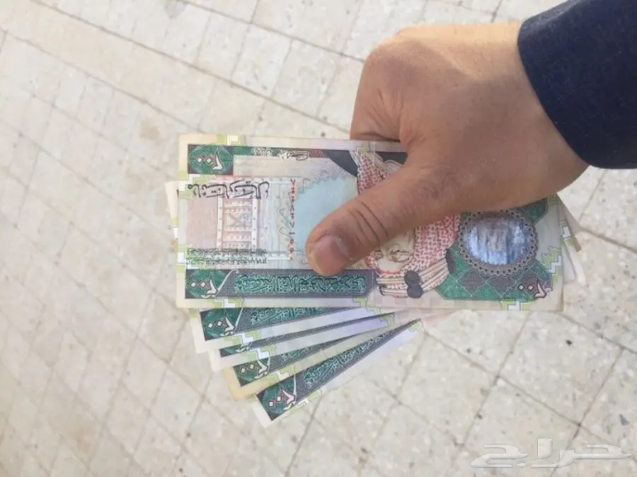 للبيع مبلغ 1000 ريال فئة 200 ريال