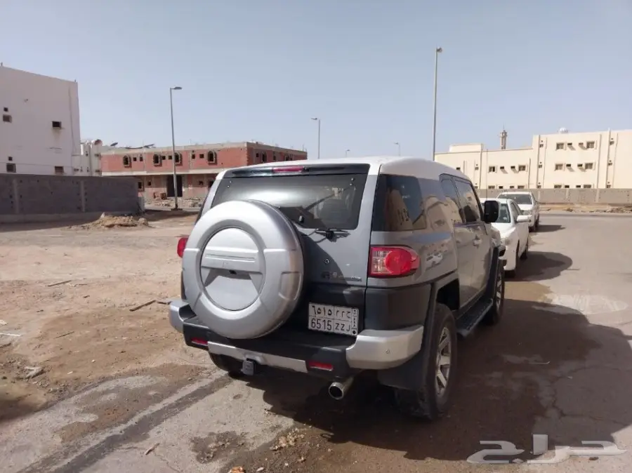 للبيع تويوتا اف جيه (2) موديل 2015 (image 3)