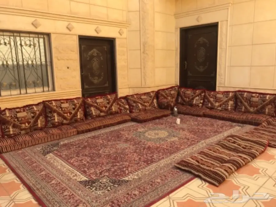 جلسه وفرش نظيفه جدا 