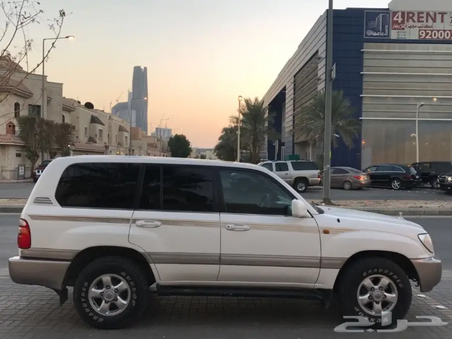 لاندكروزر VXR 8 - قير عادي نظيف (image 5)