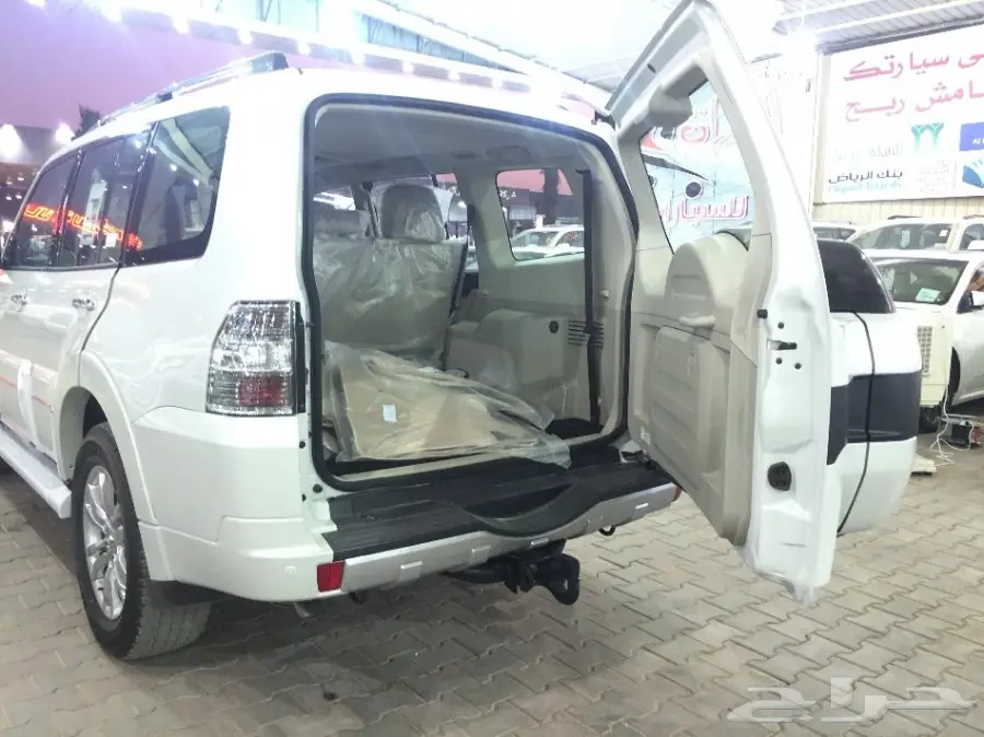 باجيرو 2017 سعودي 3.8 فل كامل علامات ذهبية (image 7)