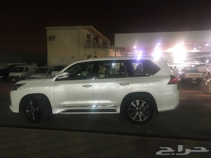 جيب لكزس 2017 بريمي