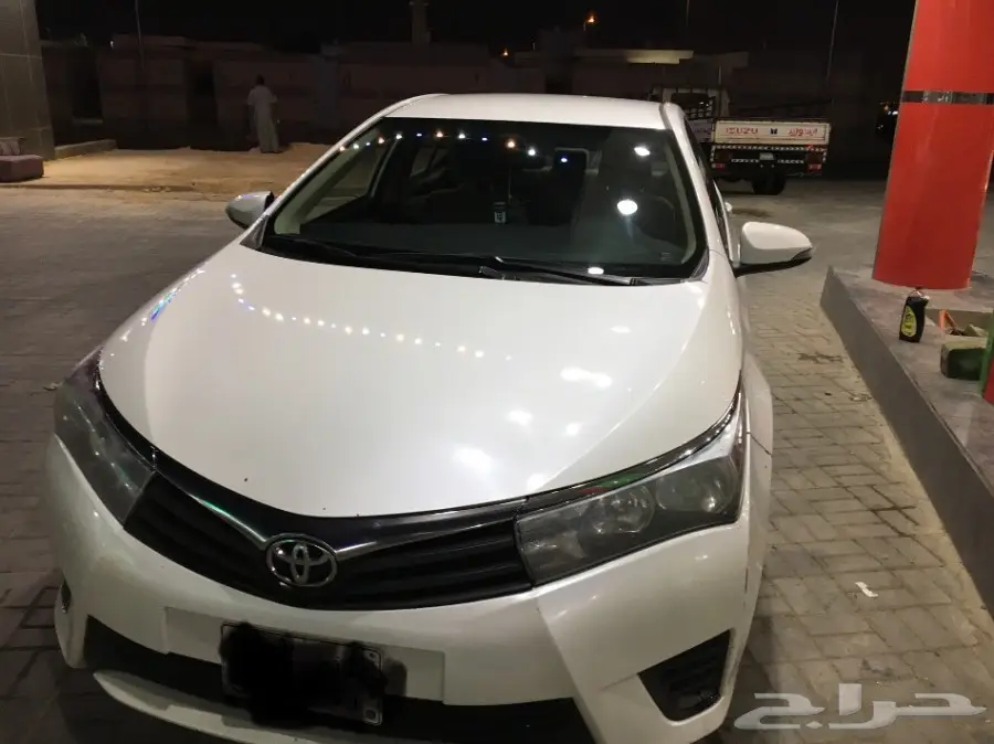 كورولا 2015 أبيض نظيف