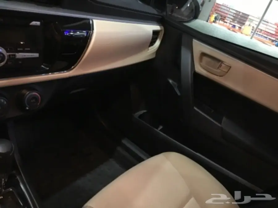 كورولا 2015 أبيض نظيف (image 15)