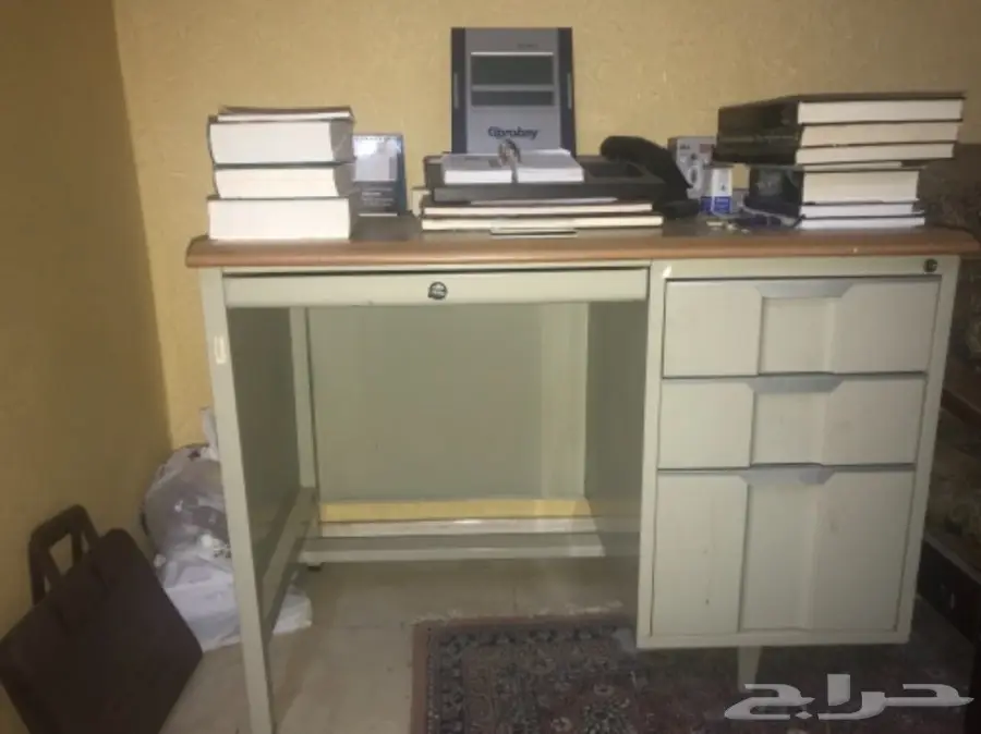 للبيع: دولاب كبير ومكتبان فاخران - بينبع (image 2)