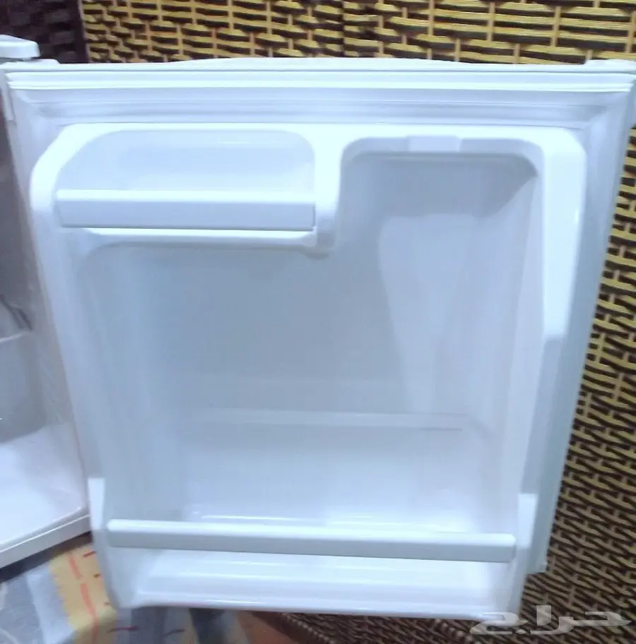 ثلاجة صغيرة دايو باب واحد شبه جديدة (image 8)