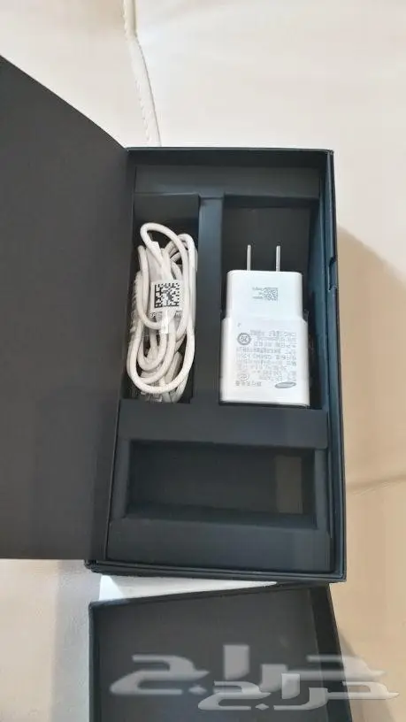 سامسونج C9 PRO اسود بحالة جديدة (image 1)
