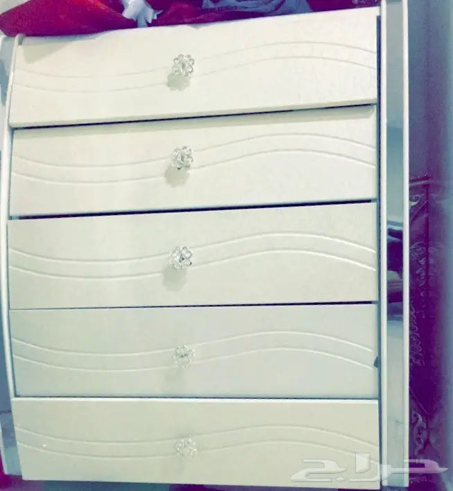 للبيع غرفة نوم  نظيفة لون لؤلؤي (image 1)