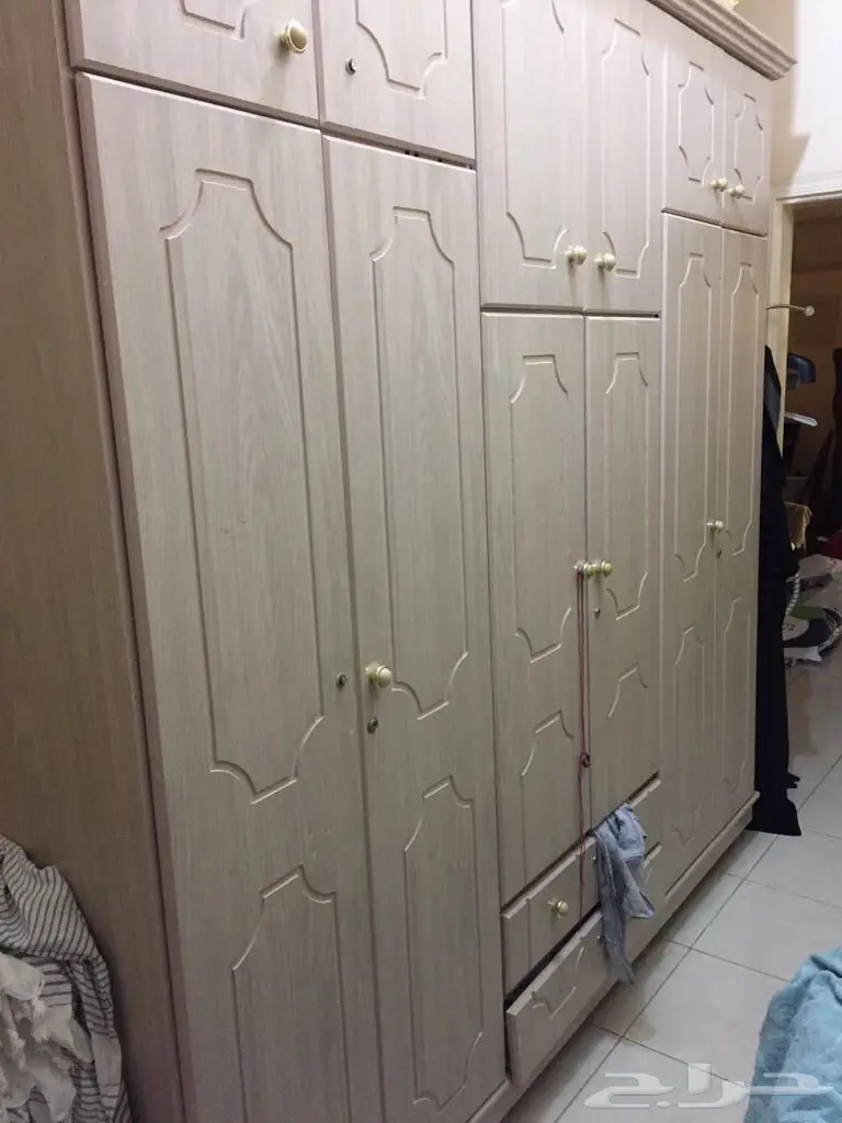 خزانة للبيع