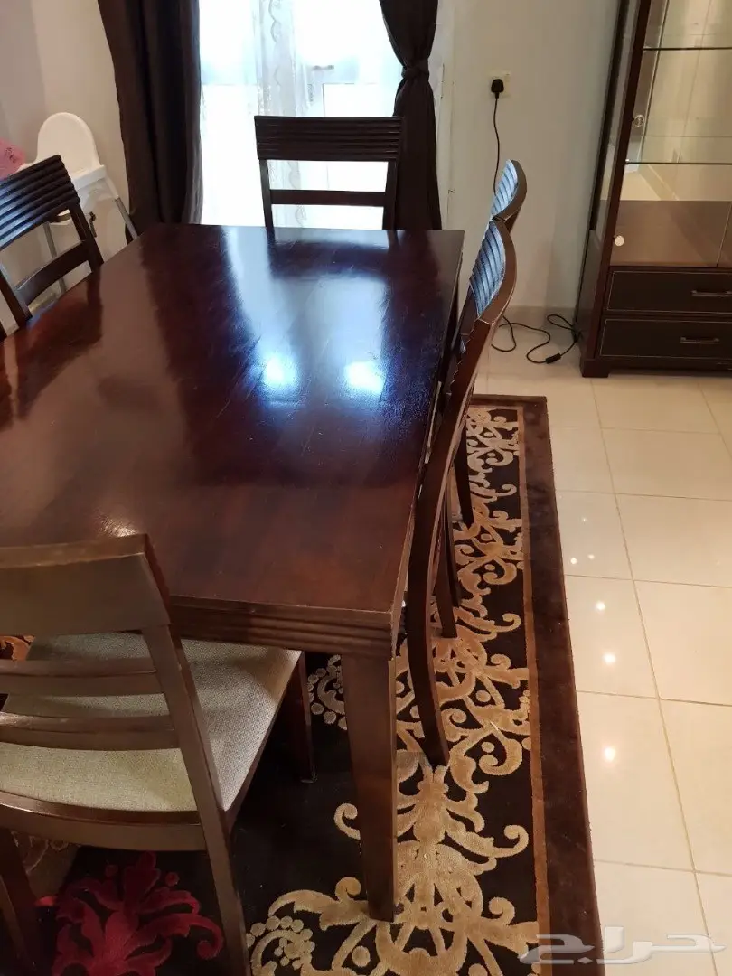 طاولة طعام مع الدولاب من هوم بلازا (image 1)