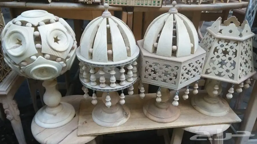 أنتيكات وتحف خشبية 