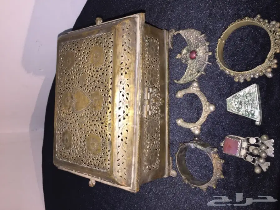 فضة وصندوق قديم تراث