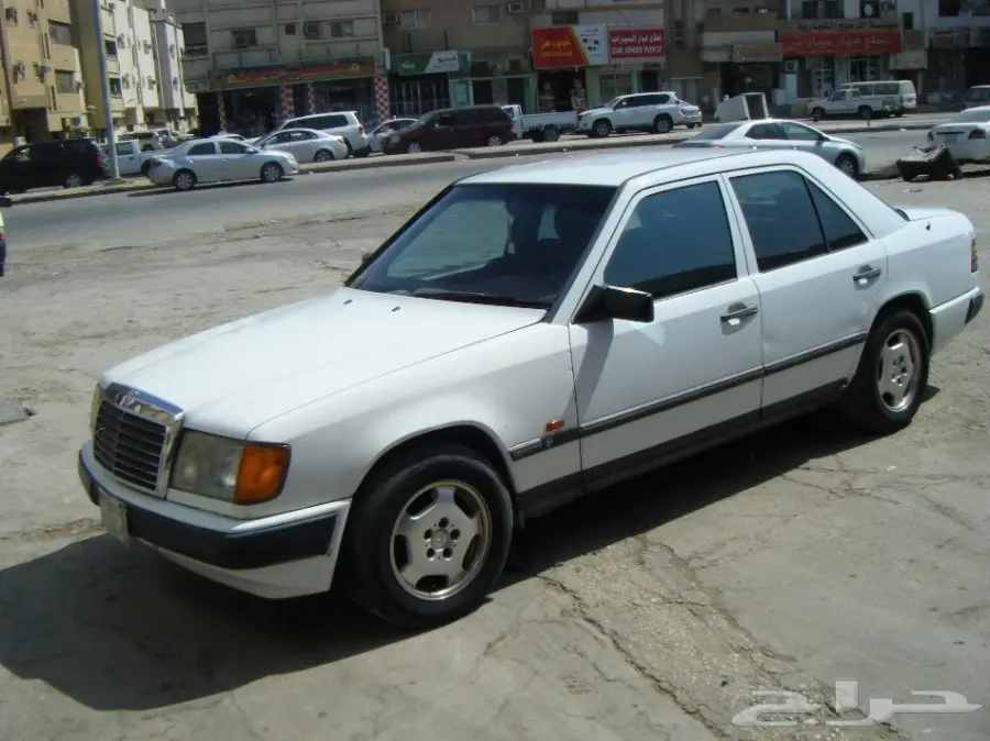 سيارة مرسيدس E200 - موديل 86 - بحالة جيدة -  (image 1)