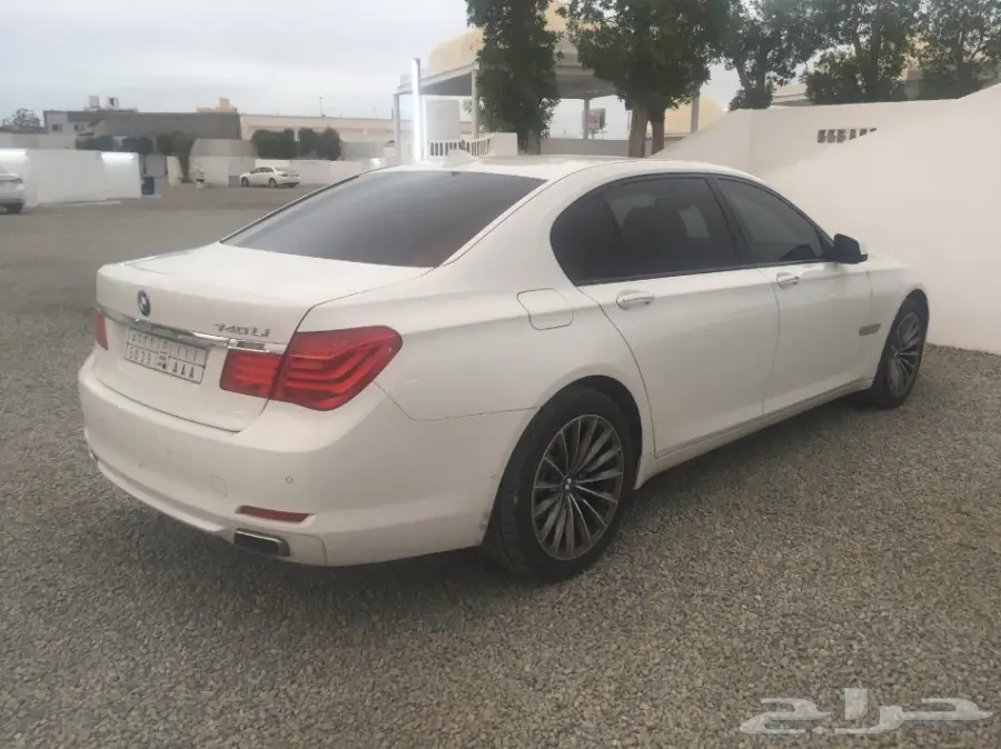 بي ام دبليو740 ابيض فابيض2009شبه جديد فل كامل (image 4)