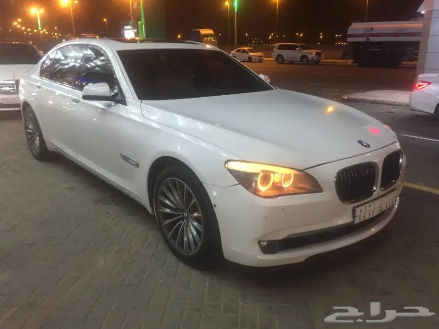 بي ام دبليو740 ابيض فابيض2009شبه جديد فل كامل (image 14)