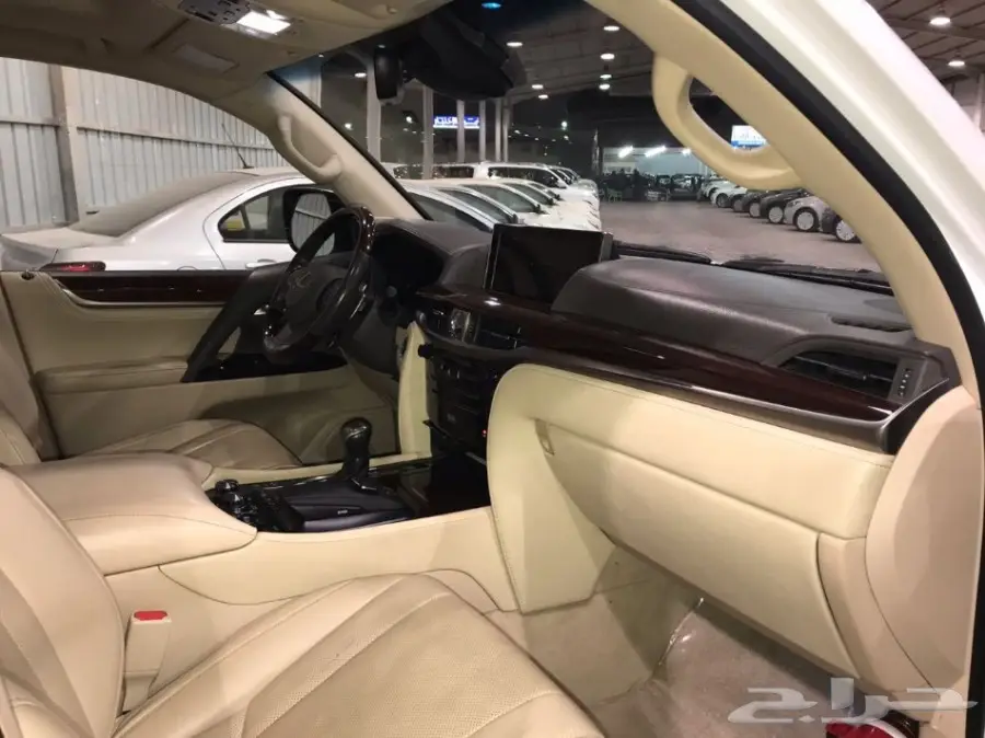 لكزس ال اكس 570 ابيض 2016 شركة سما للسيارات (image 16)