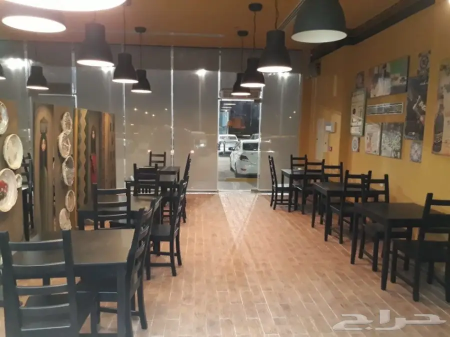 مطعم جديد جاهز للتقبيل