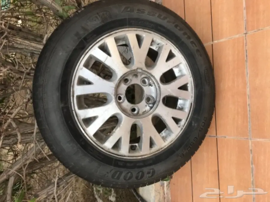 جنط فورد كراون فكتوريا كما بالصورة مع الكفر 