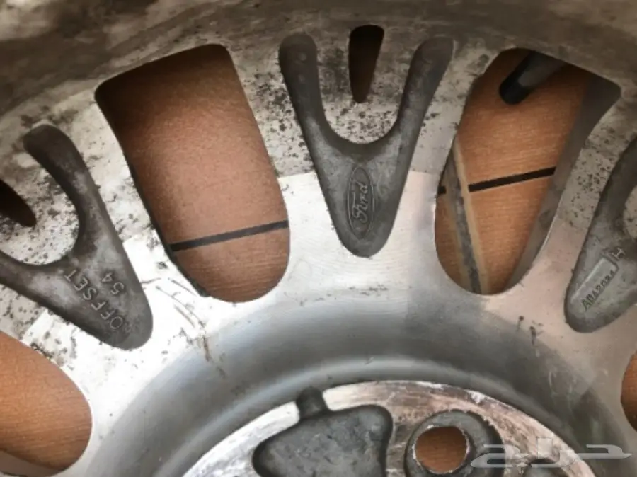 جنط فورد كراون فكتوريا كما بالصورة مع الكفر  (image 2)