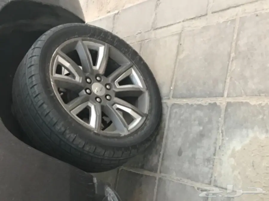 للبيع جنوط مع كفراتها مقاس 22 تاهو 2016