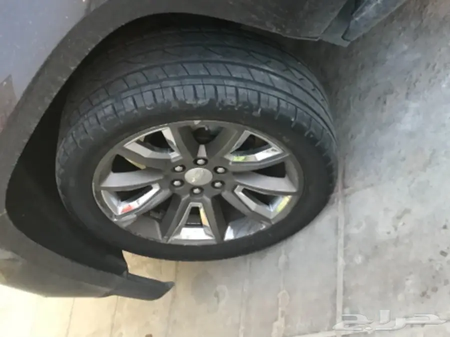 للبيع جنوط مع كفراتها مقاس 22 تاهو 2016 (image 1)