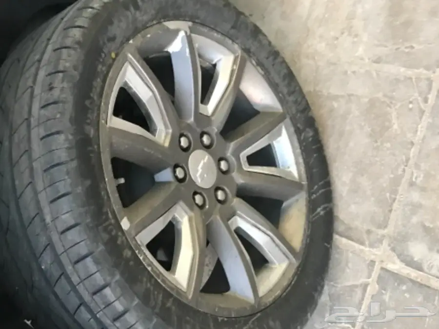 للبيع جنوط مع كفراتها مقاس 22 تاهو 2016 (image 3)