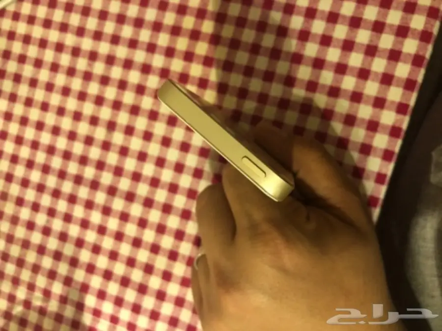 ايفون SE 64GB - مستعمل بحالة ممتازة! (image 2)