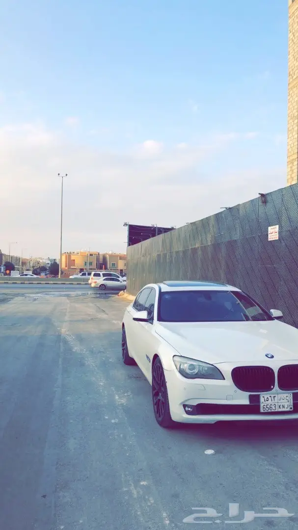 بي ام 2009 ابيض 740 (image 1)