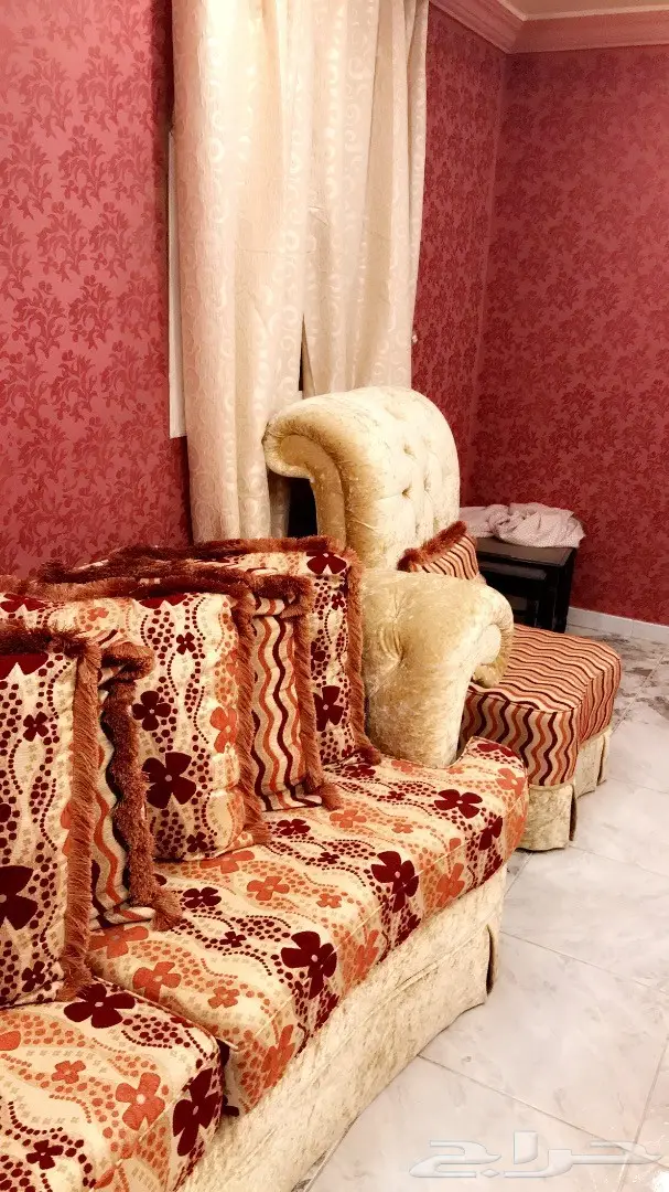 عاجل للبيع طقمين كنب على السوم (image 1)