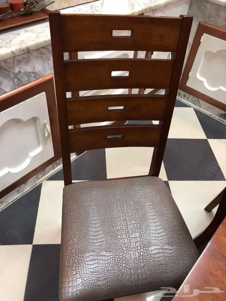 طاولة طعام (10) كراسي للبيع (image 3)
