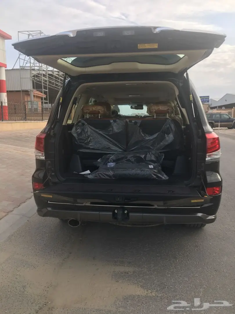  لكزس LX 570 موديل 2015 فل ماشي 1400كم  (image 9)