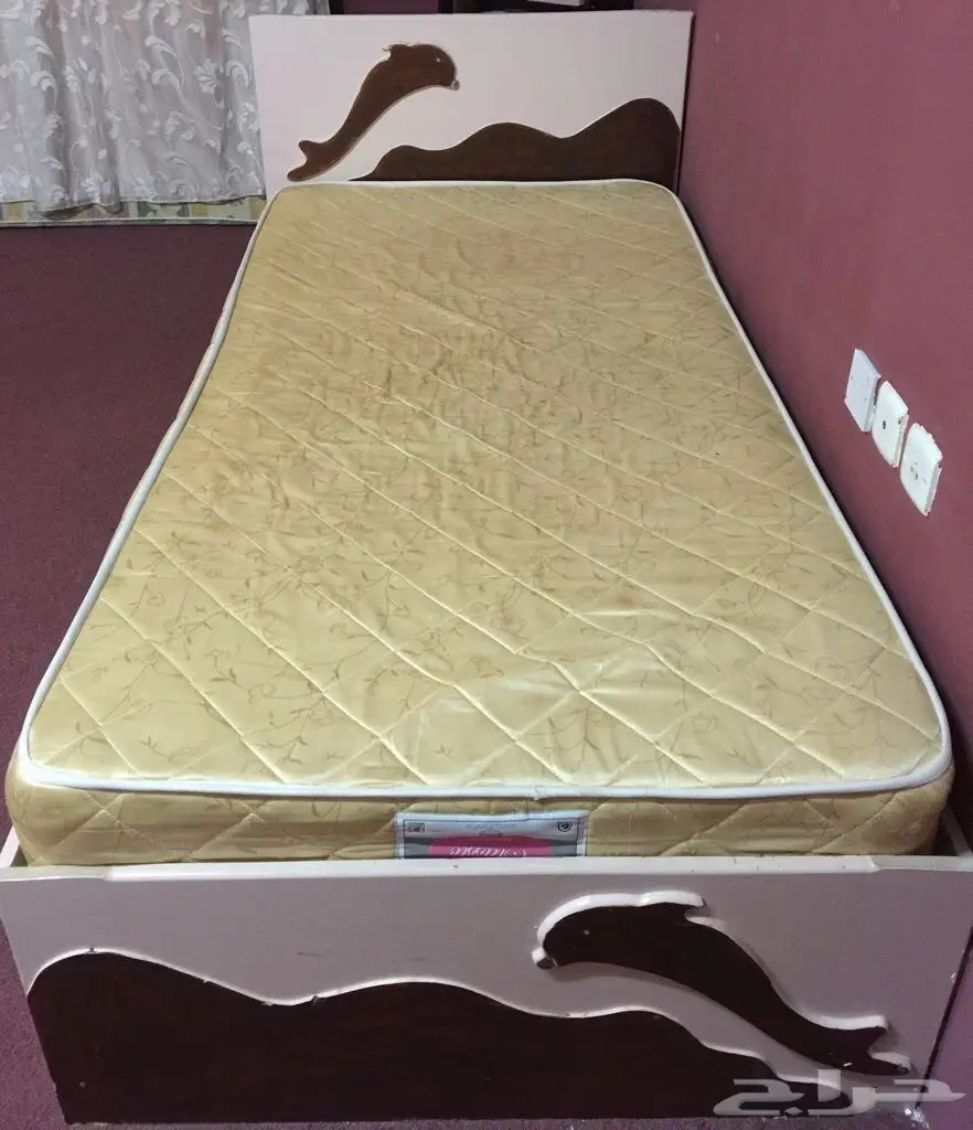 سرير خشب سنقل وطنى 100 ريال 
