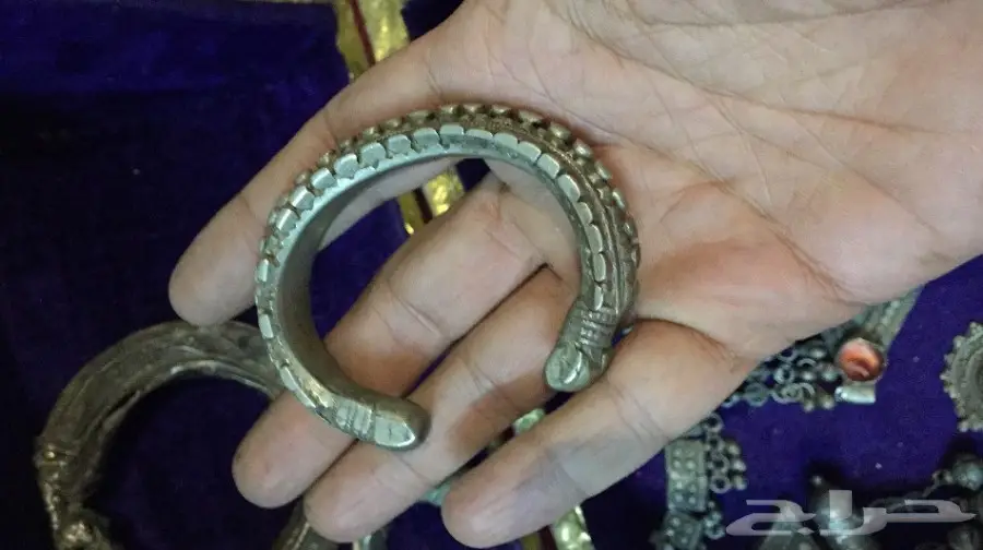 مقتنى أثرية: فضة قديمة وصندوق نحاس تاريخي (image 1)