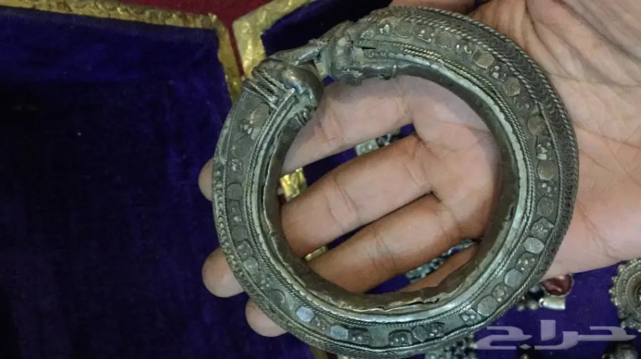 مقتنى أثرية: فضة قديمة وصندوق نحاس تاريخي (image 4)