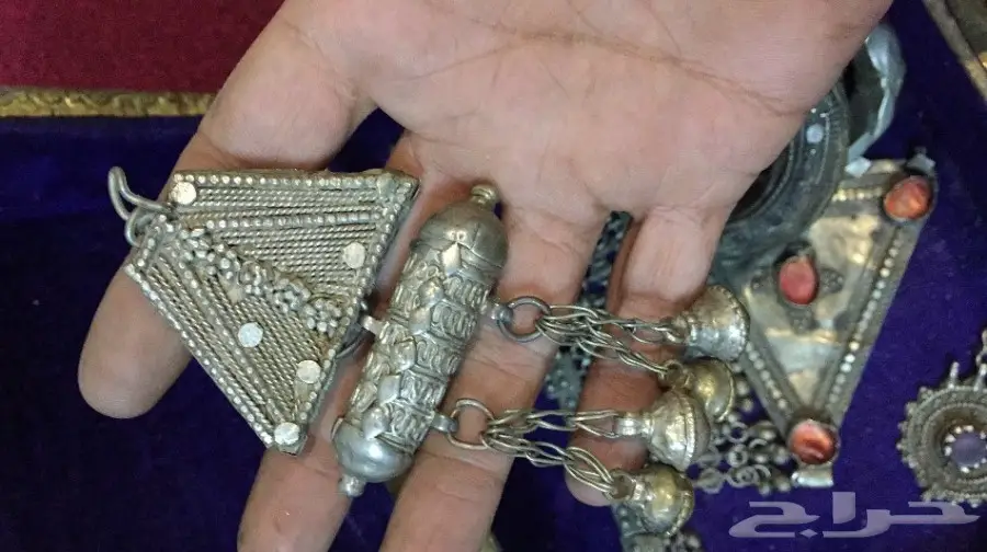 مقتنى أثرية: فضة قديمة وصندوق نحاس تاريخي (image 5)