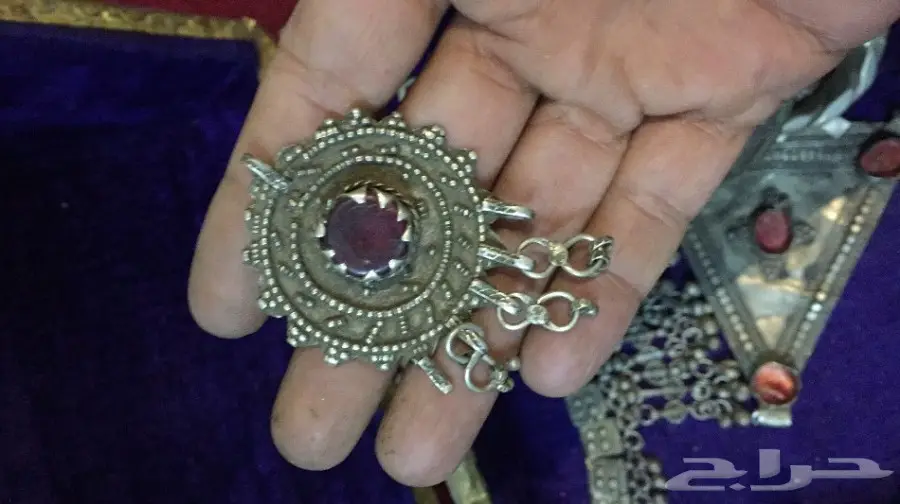 مقتنى أثرية: فضة قديمة وصندوق نحاس تاريخي (image 6)