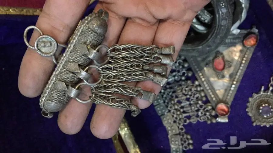 مقتنى أثرية: فضة قديمة وصندوق نحاس تاريخي (image 7)