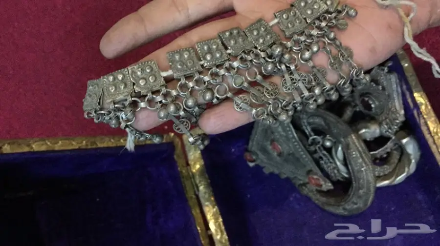 مقتنى أثرية: فضة قديمة وصندوق نحاس تاريخي (image 9)