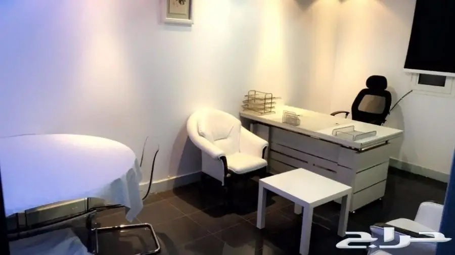 مكاتب مؤثثه للايجار ب1250 (image 1)