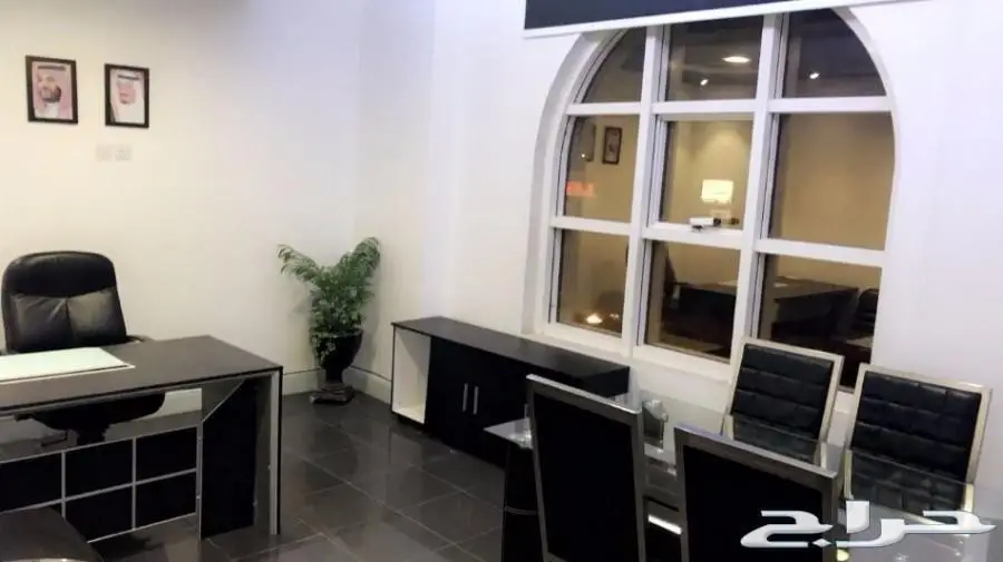 مكاتب مؤثثه للايجار ب1250 (image 5)