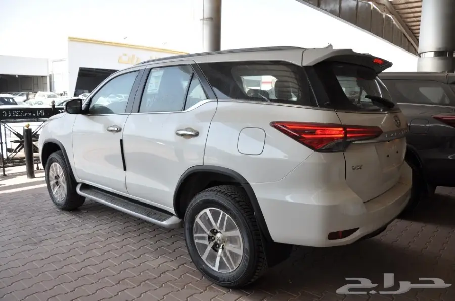 فورتشنر VX3 سعودي 6 سلندر 2018 فل كامل 143000 (image 9)