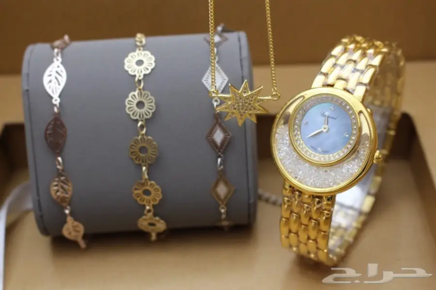 ساعات نسائية من شوبارد ب200 ريال